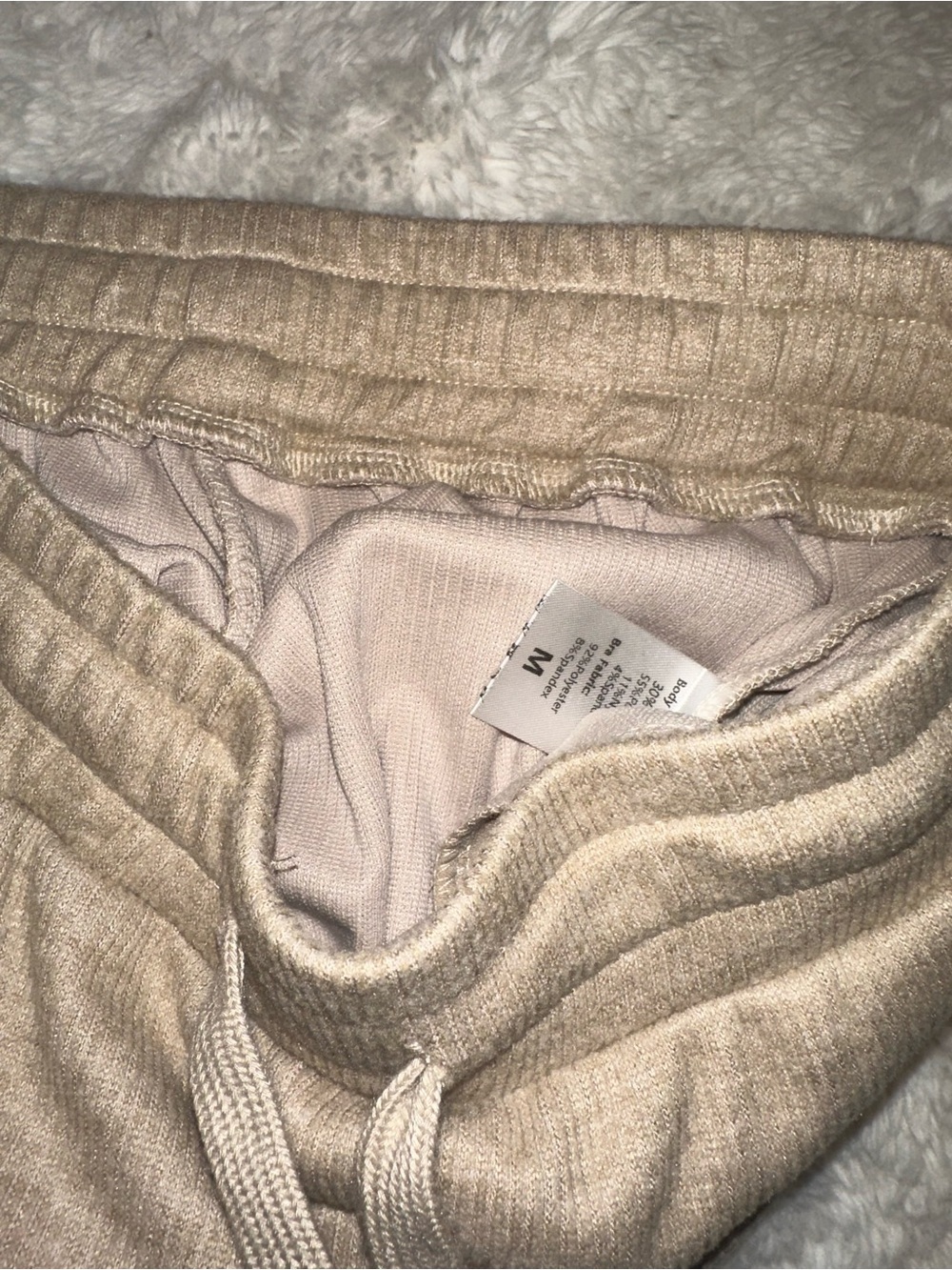 ALO Yoga Beige/Tan Cozy Hoodie & Jogger Set - Picture 4 of 4